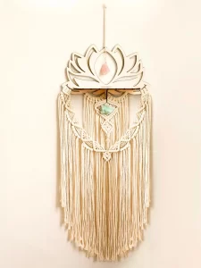 Macramé mural lotus blanc avec pierre précieuse